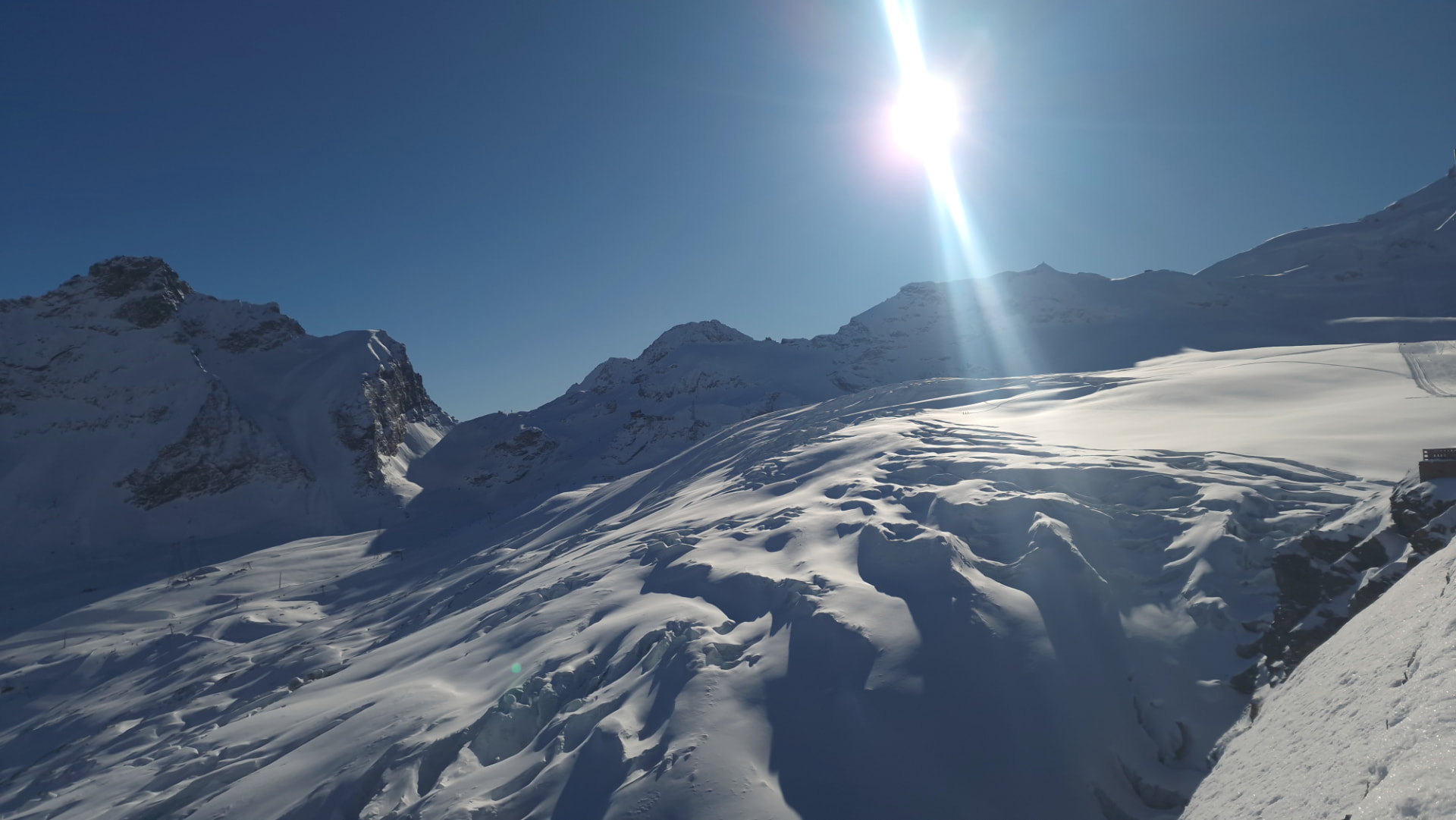 Gletscher- und Berglandschaft rund um Saas-Fee im Wallis